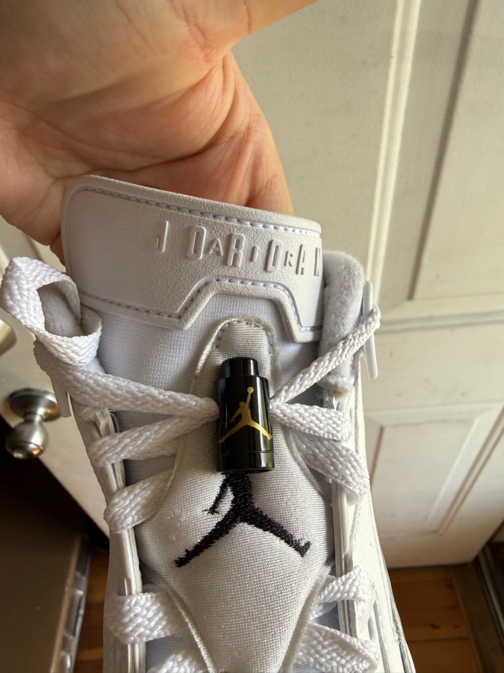Like New Jordan Spikize low white metallic gold sneakers size 6.5 youth boys - Picture 2 of 10